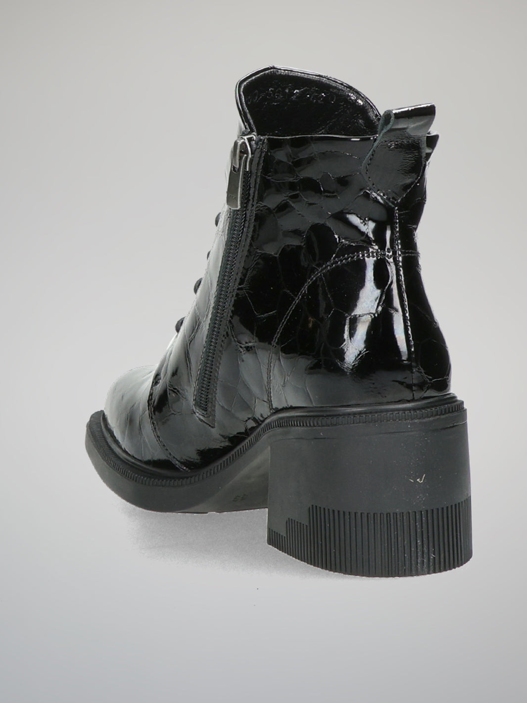 LEATHER ANKLE BOOTS - BLACK