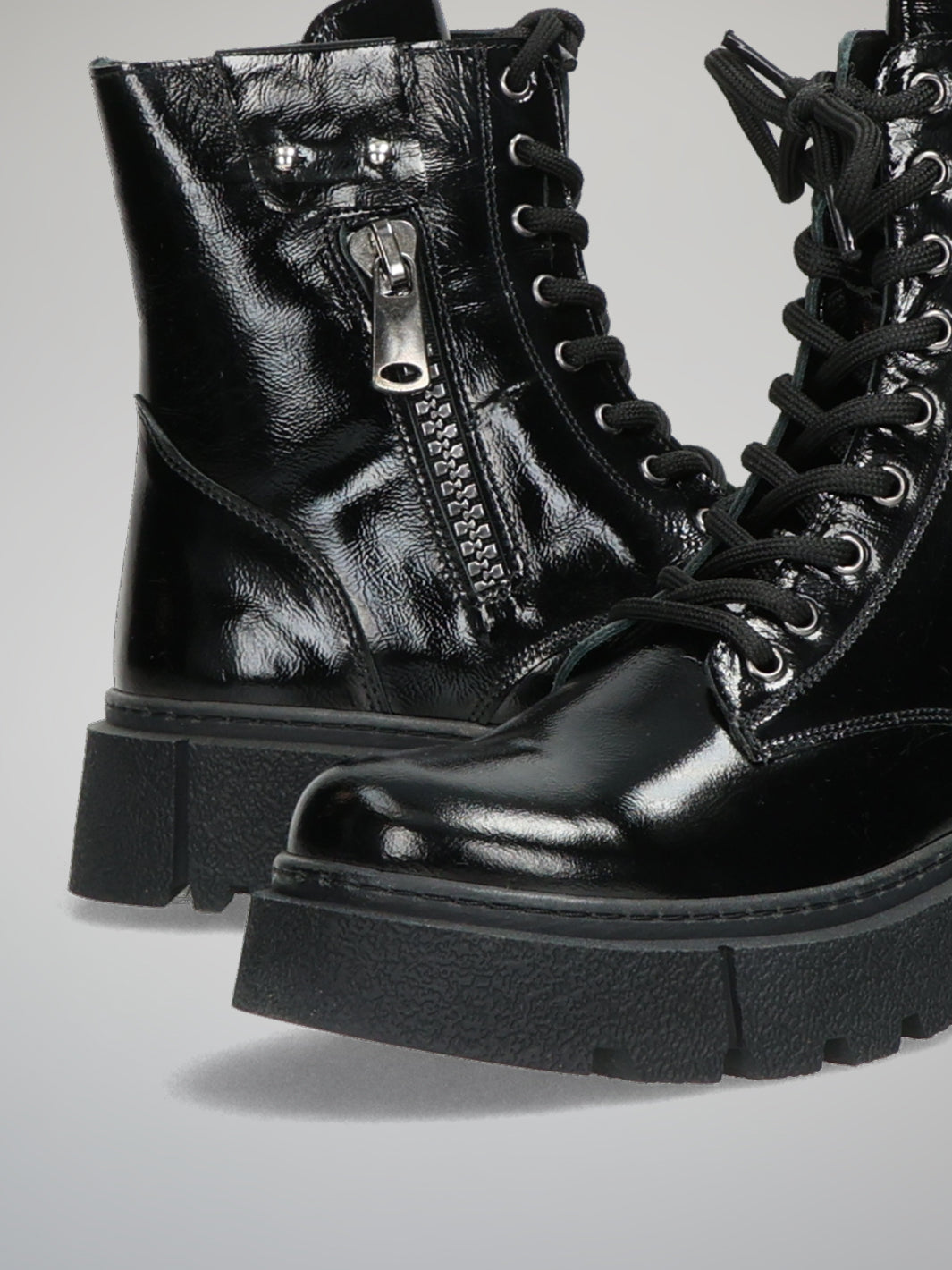 LEATHER ANKLE BOOTS - BLACK