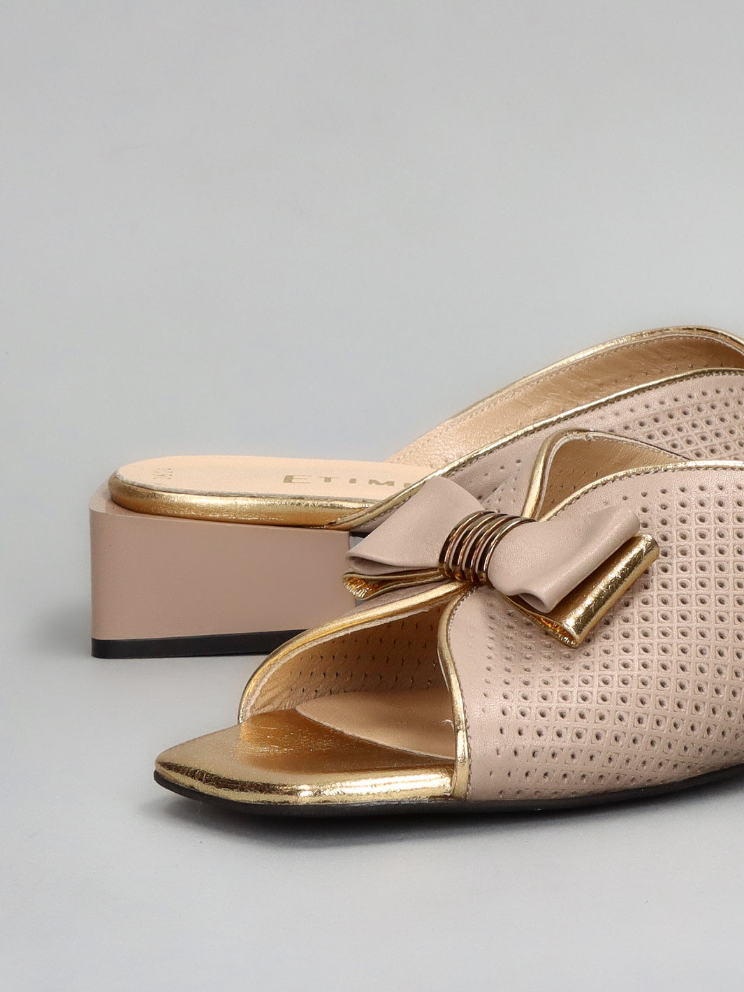 LEATHER SLIPPERS - BEIGE/GOLD