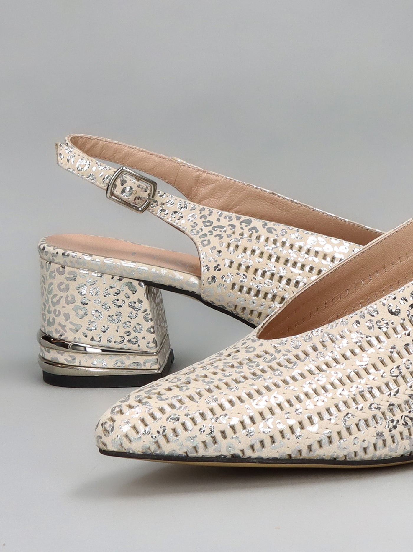 LEATHER PUMPS WITH OPEN HEEL - BEIGE/SILVER