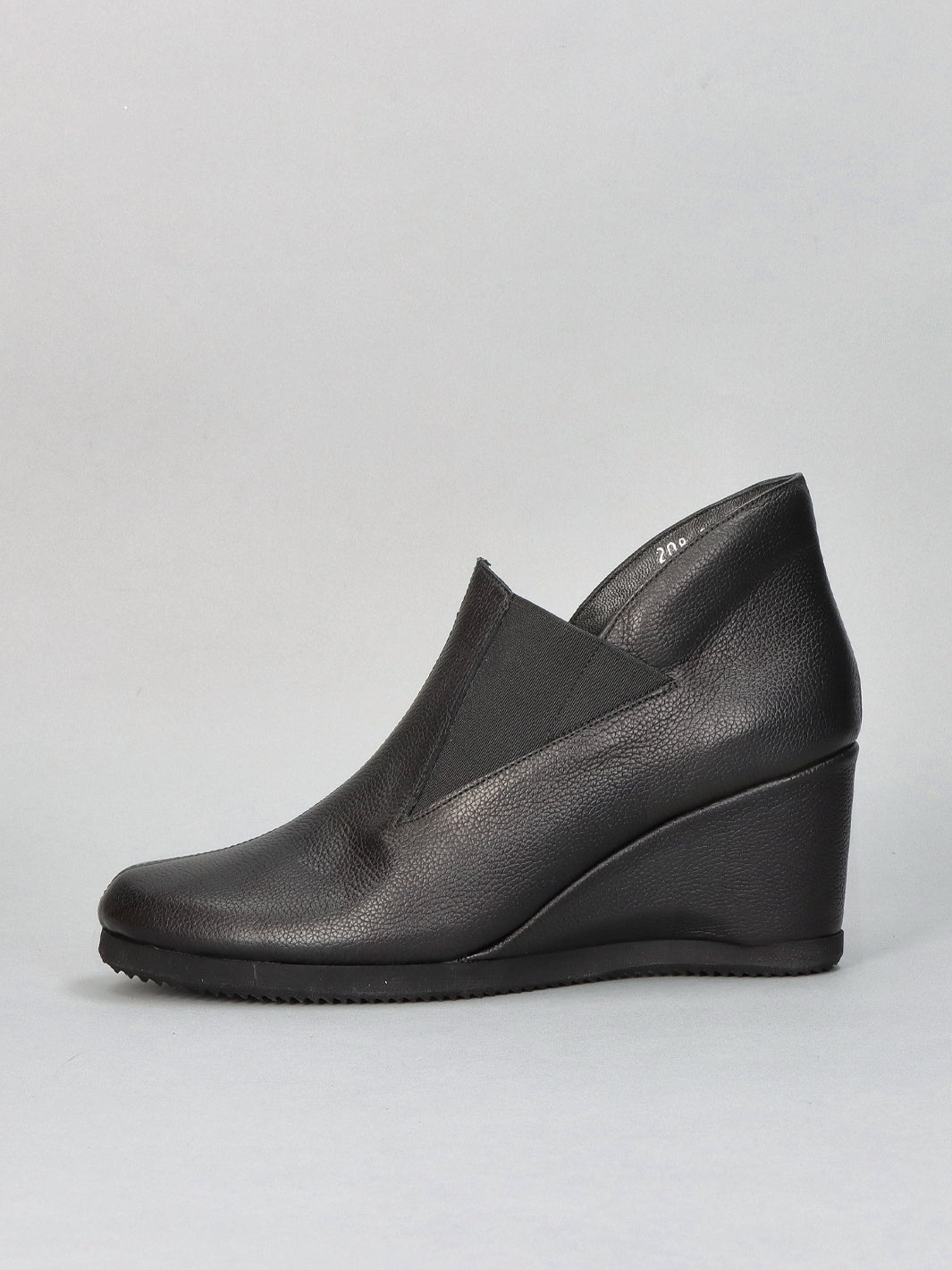 LEATHER LOW SHOES - BLACK
