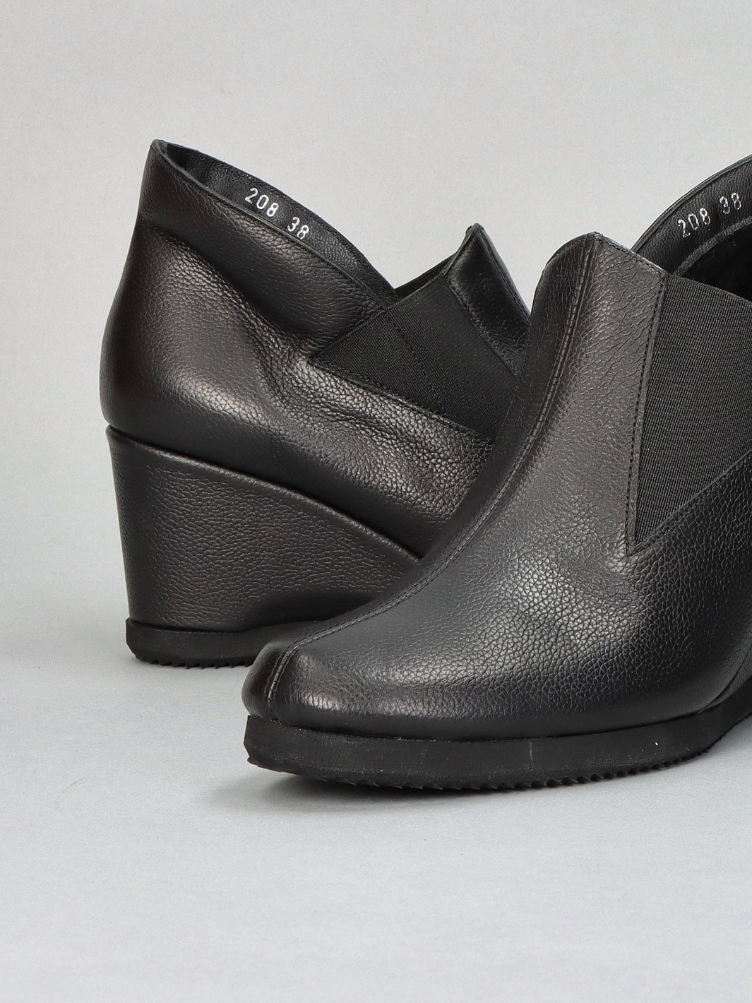 LEATHER LOW SHOES - BLACK