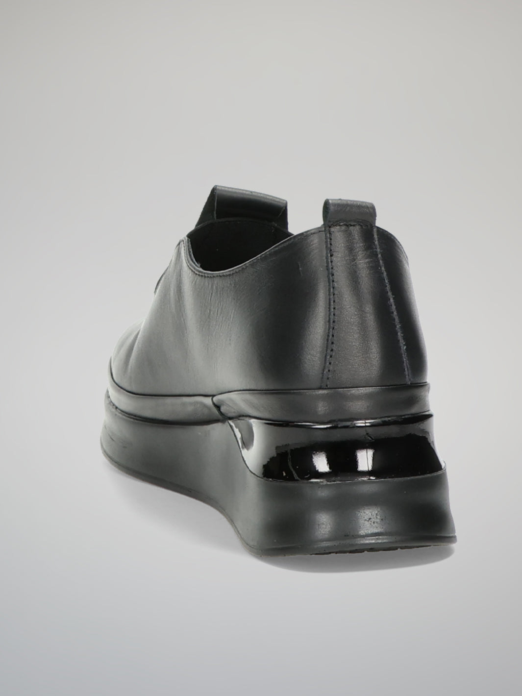 LEATHER LOW SHOES - BLACK
