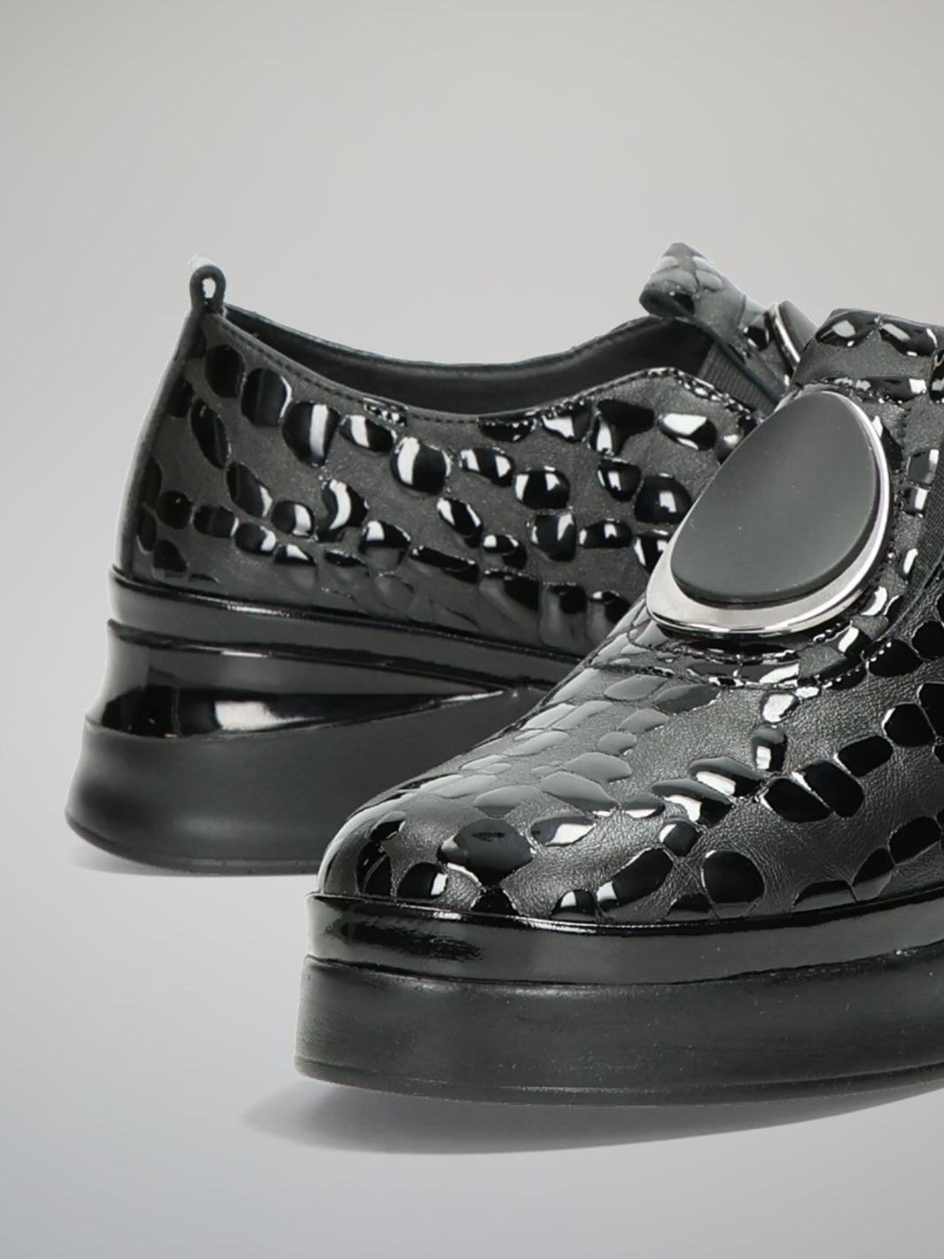 LEATHER LOW SHOES - BLACK