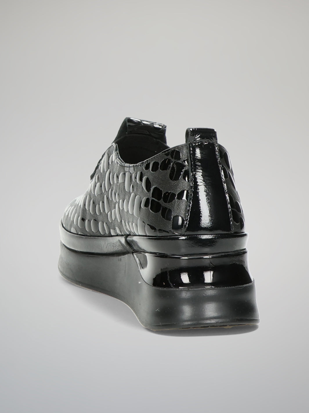 LEATHER LOW SHOES - BLACK