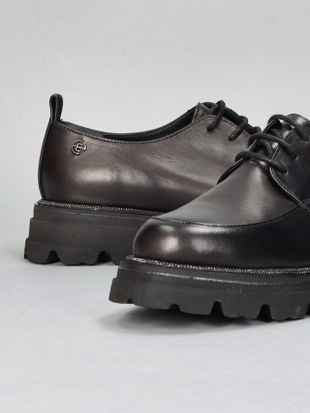 LEATHER LOW SHOES - BLACK