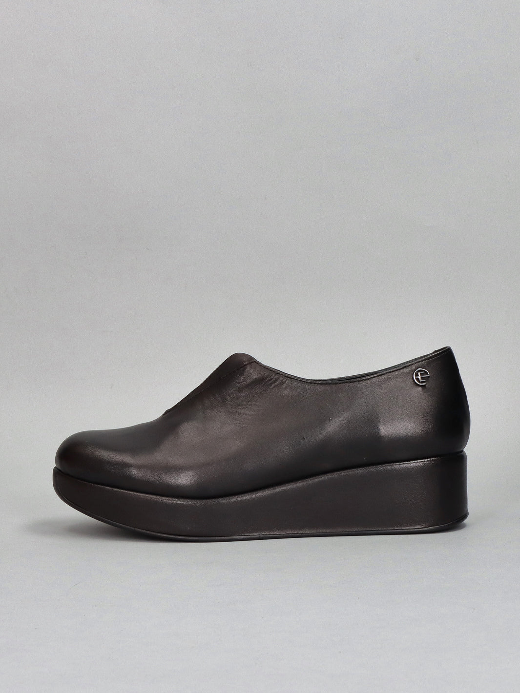 LEATHER LOW SHOES - BLACK