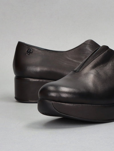 LEATHER LOW SHOES - BLACK