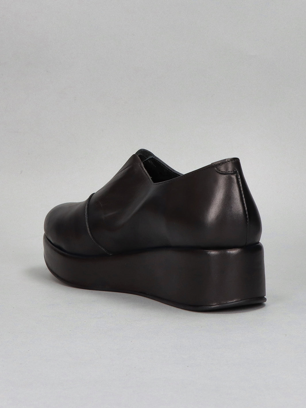 LEATHER LOW SHOES - BLACK