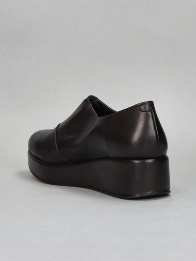 LEATHER LOW SHOES - BLACK