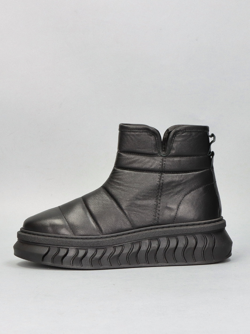 LEATHER ANKLE BOOTS - BLACK