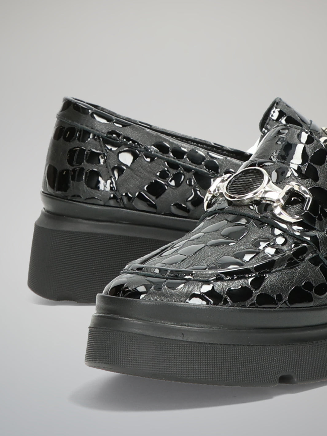 LEATHER LOW SHOES - BLACK