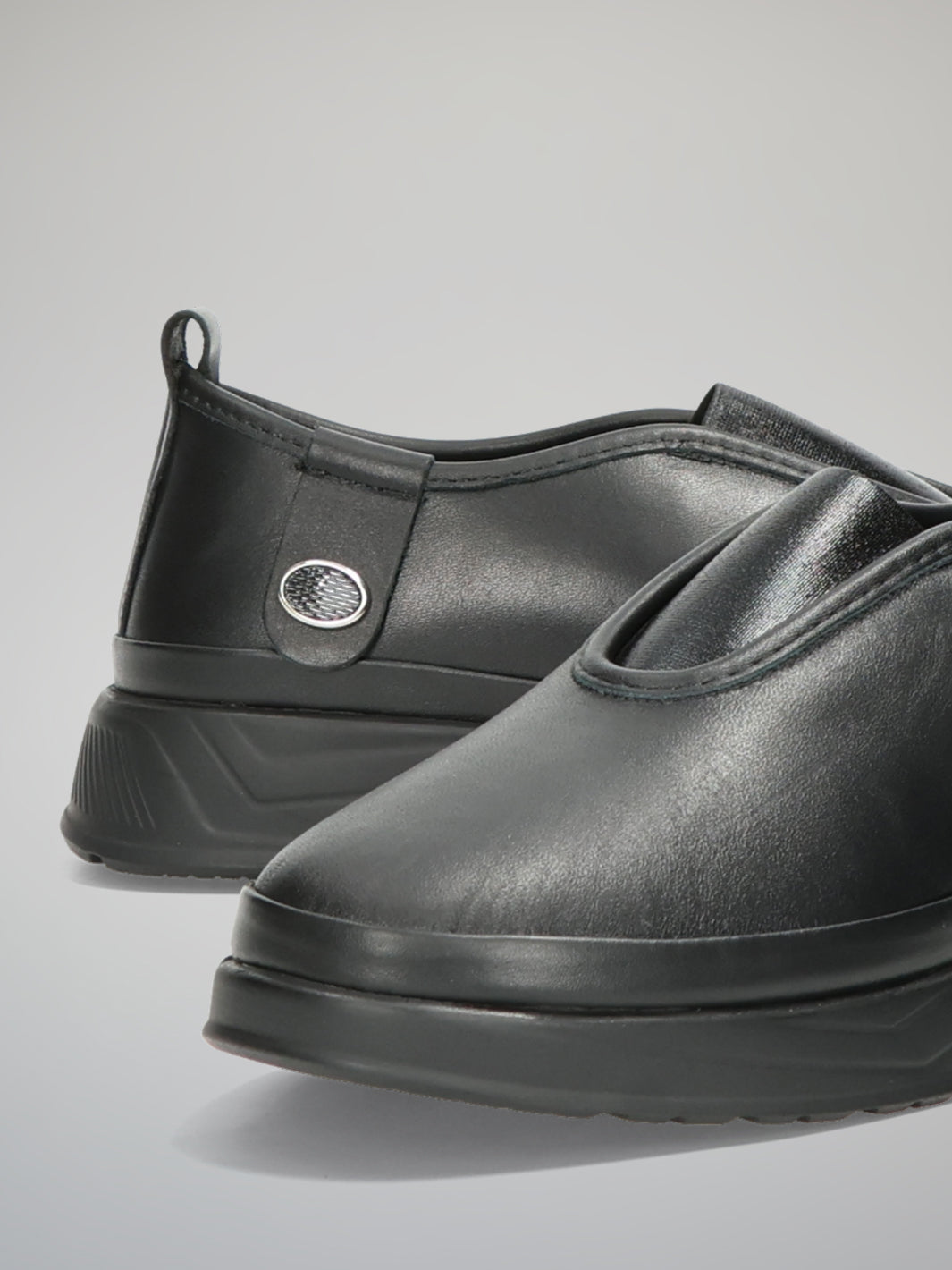 LEATHER LOW SHOES - BLACK