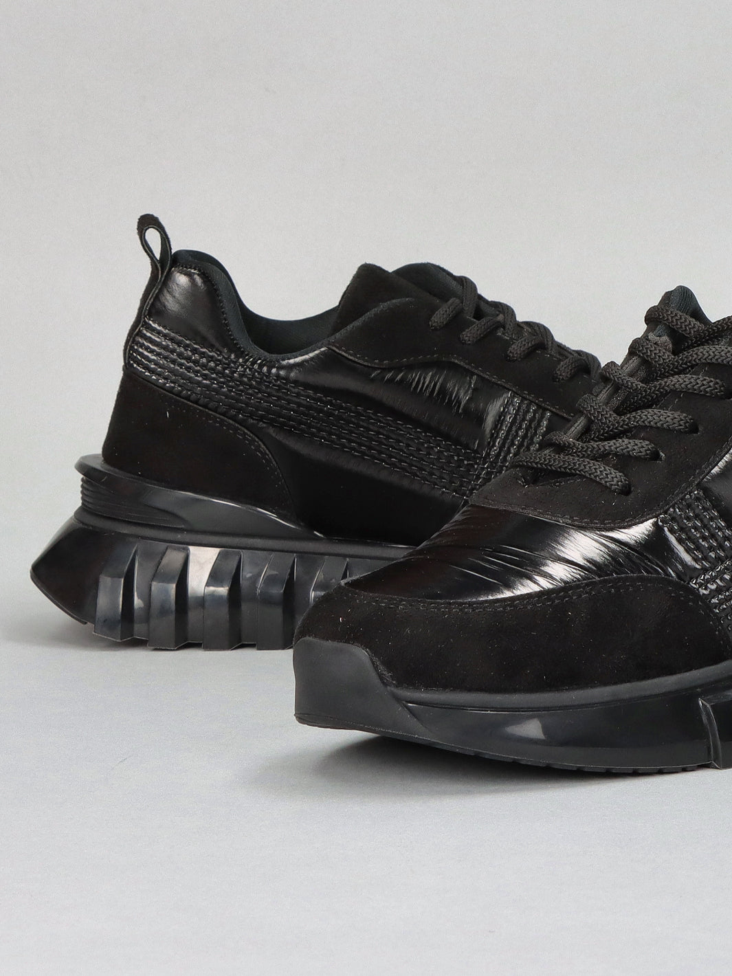 SNEAKER - BLACK