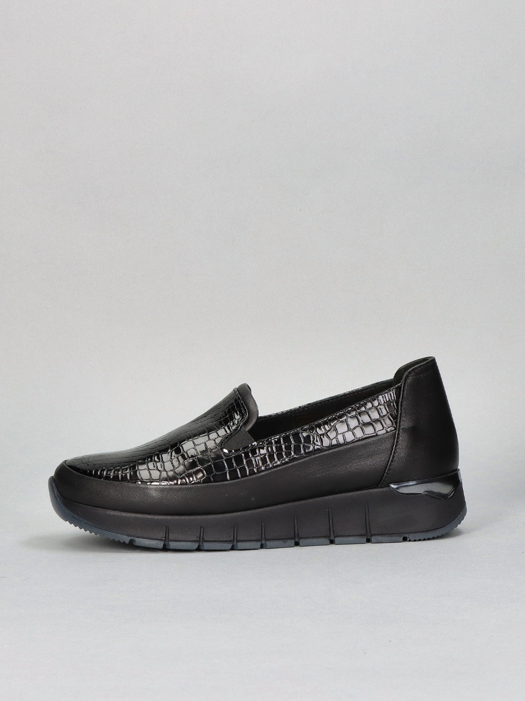 LEATHER LOW SHOES - BLACK