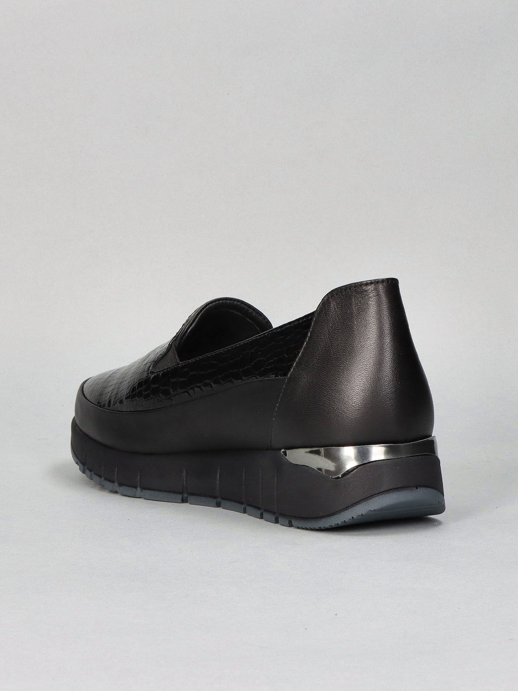 LEATHER LOW SHOES - BLACK