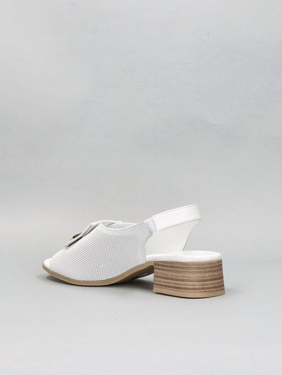 LEATHER SANDALS - WHITE