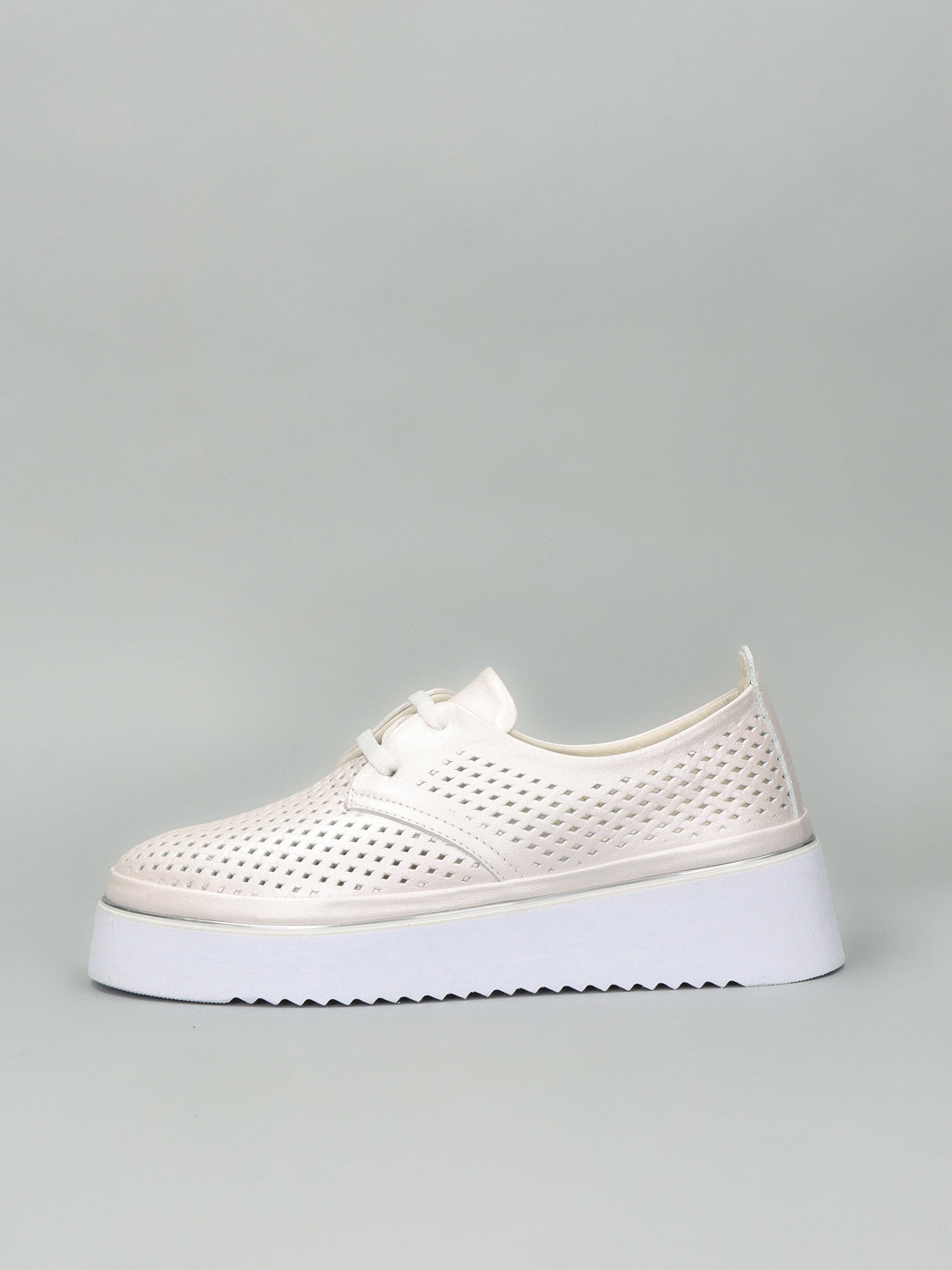 LEATHER LOW SHOES - WHITE