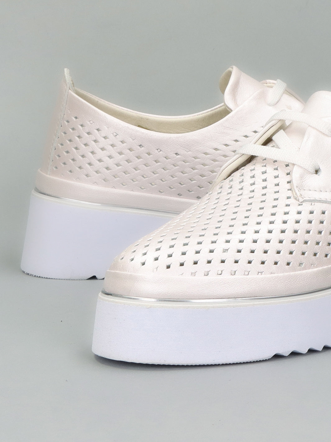 LEATHER LOW SHOES - WHITE