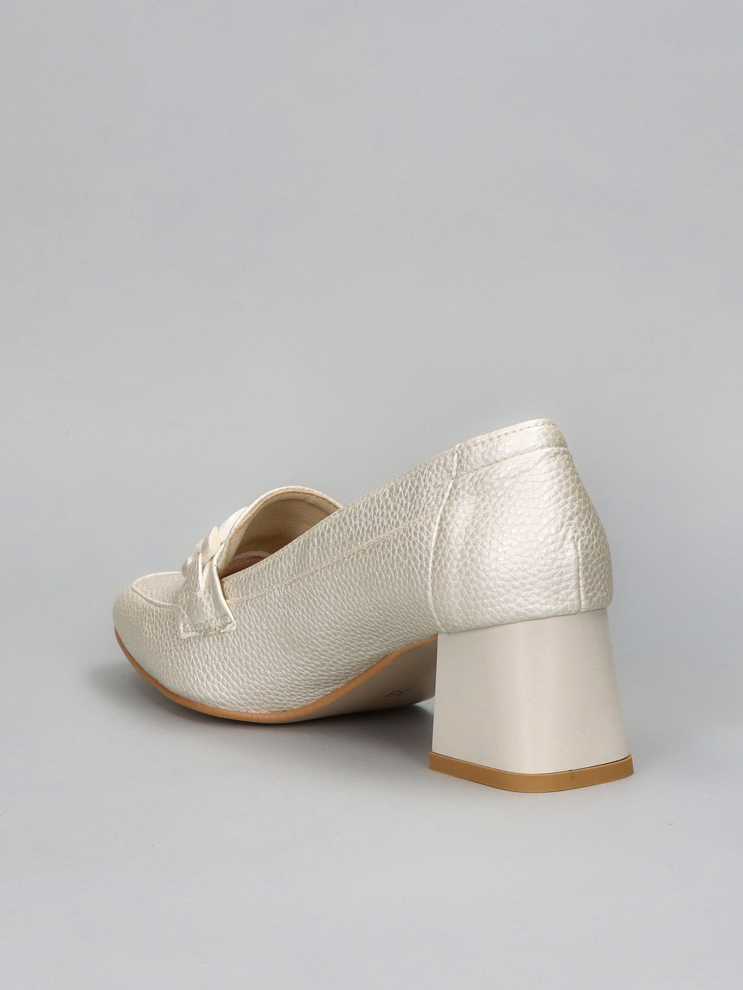 LEATHER LOW SHOES - BEIGE