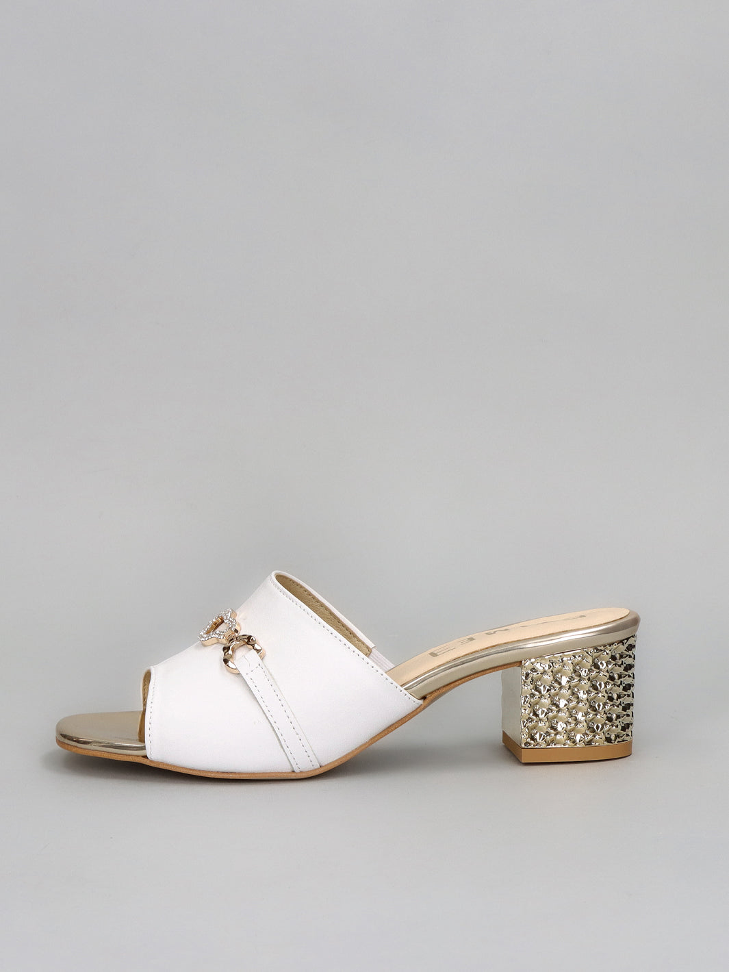 LEATHER SLIPPERS - WHITE