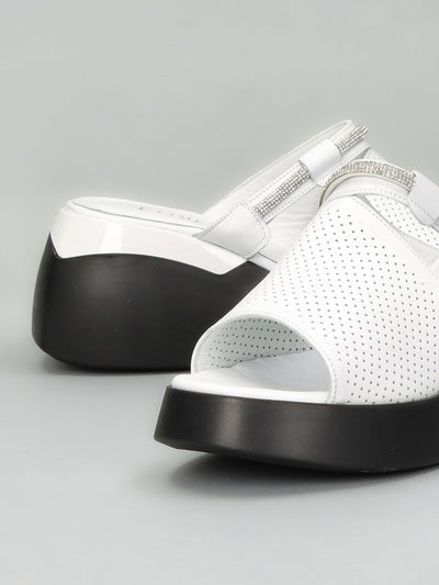 LEATHER SLIPPERS - WHITE