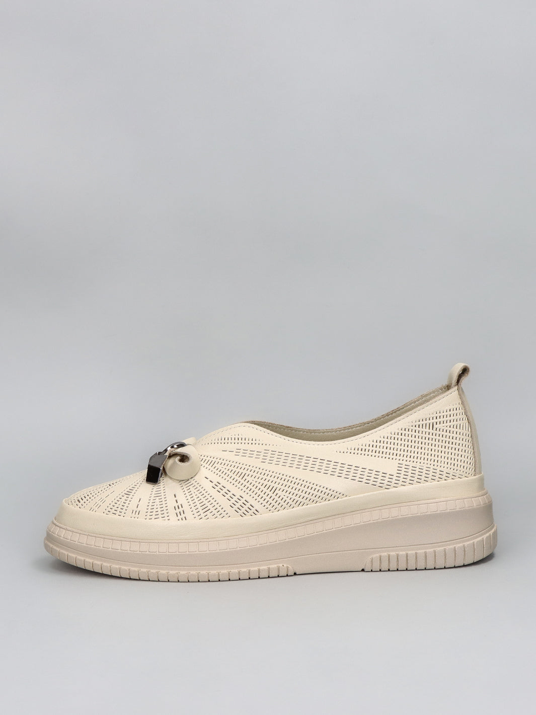 LEATHER LOW SHOES - BEIGE