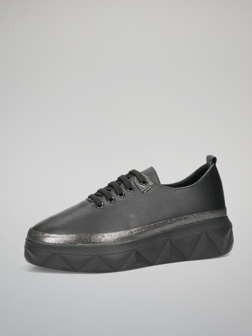 LEATHER LOW SHOES - BLACK