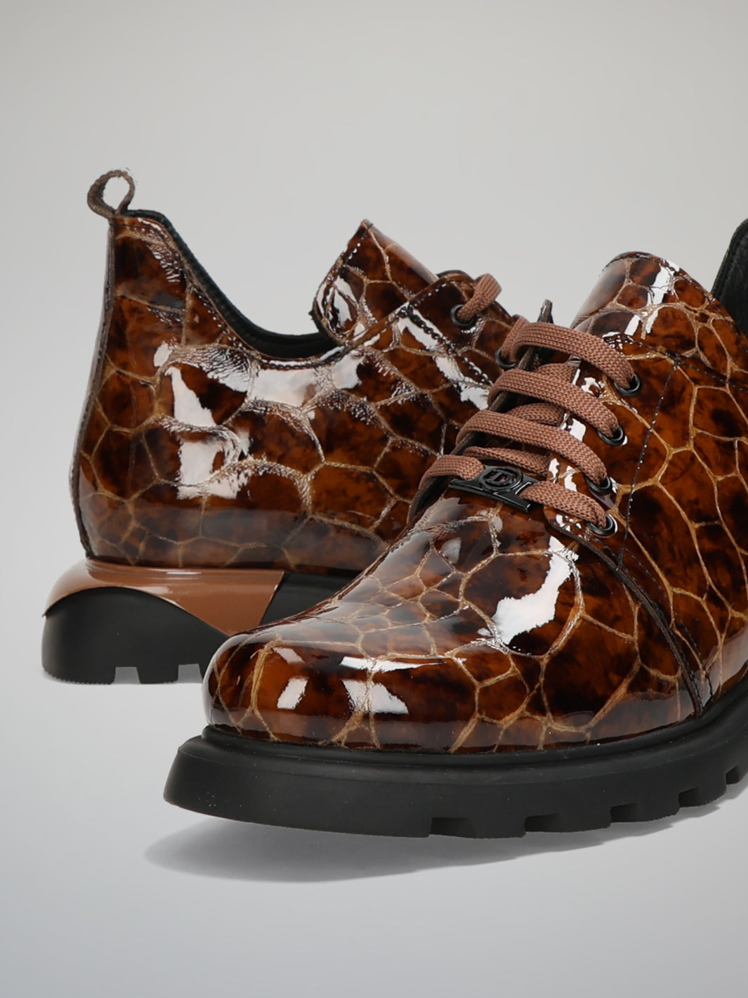 LEATHER SHOES - BROWN