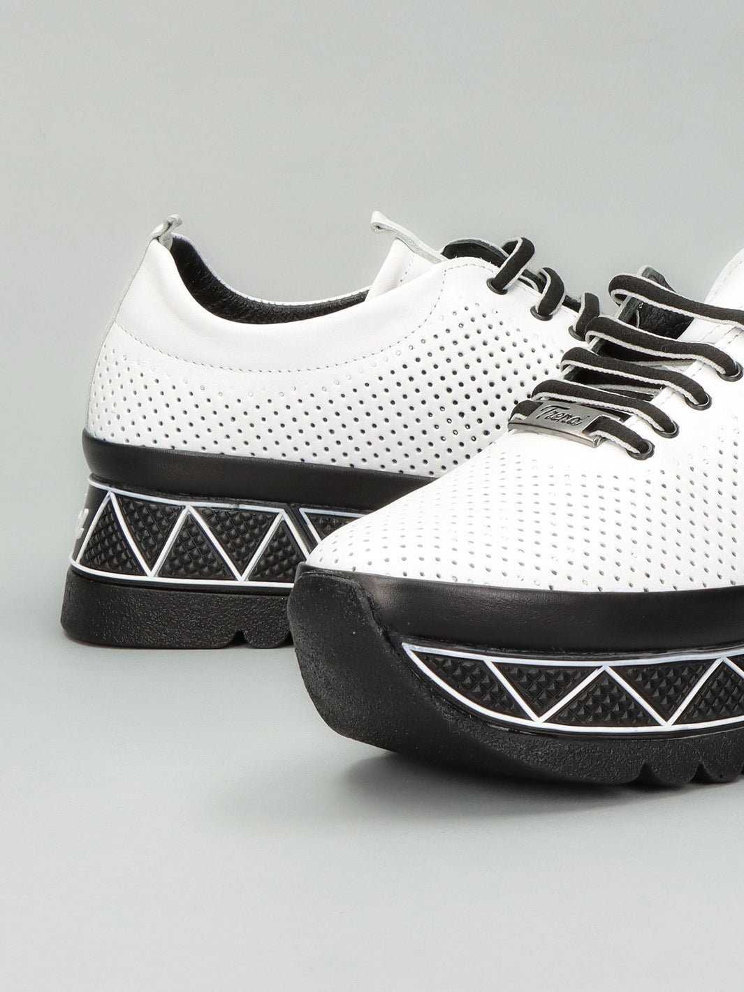 LEATHER SNEAKER - WHITE