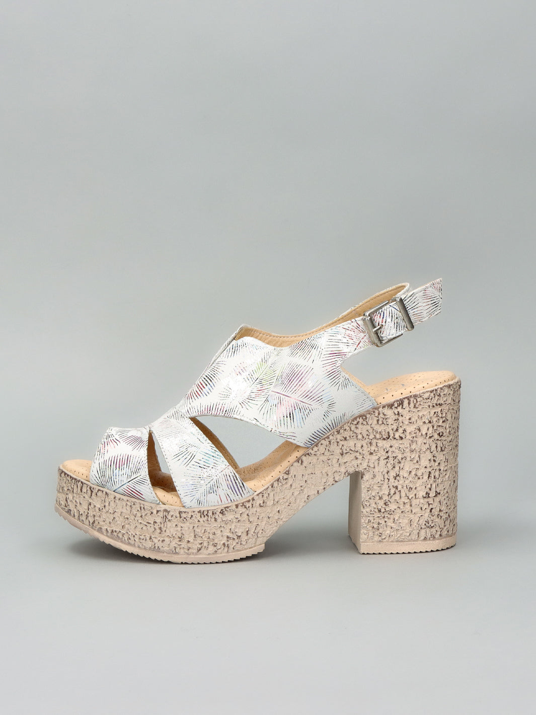 LEATHER SANDALS - WHITE
