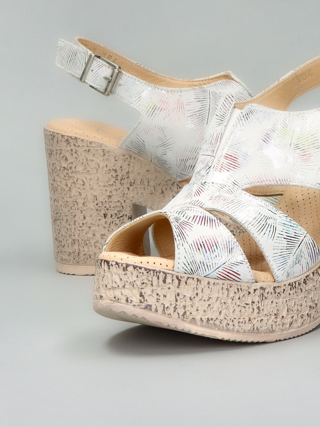 LEATHER SANDALS - WHITE