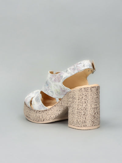 LEATHER SANDALS - WHITE