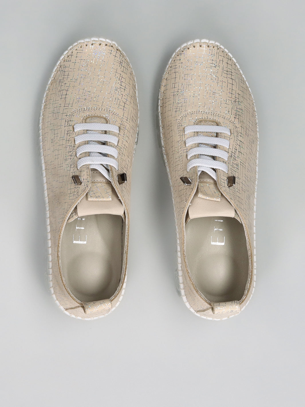 LEATHER LOW SHOES - BEIGE