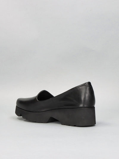 LEATHER LOW SHOES - BLACK