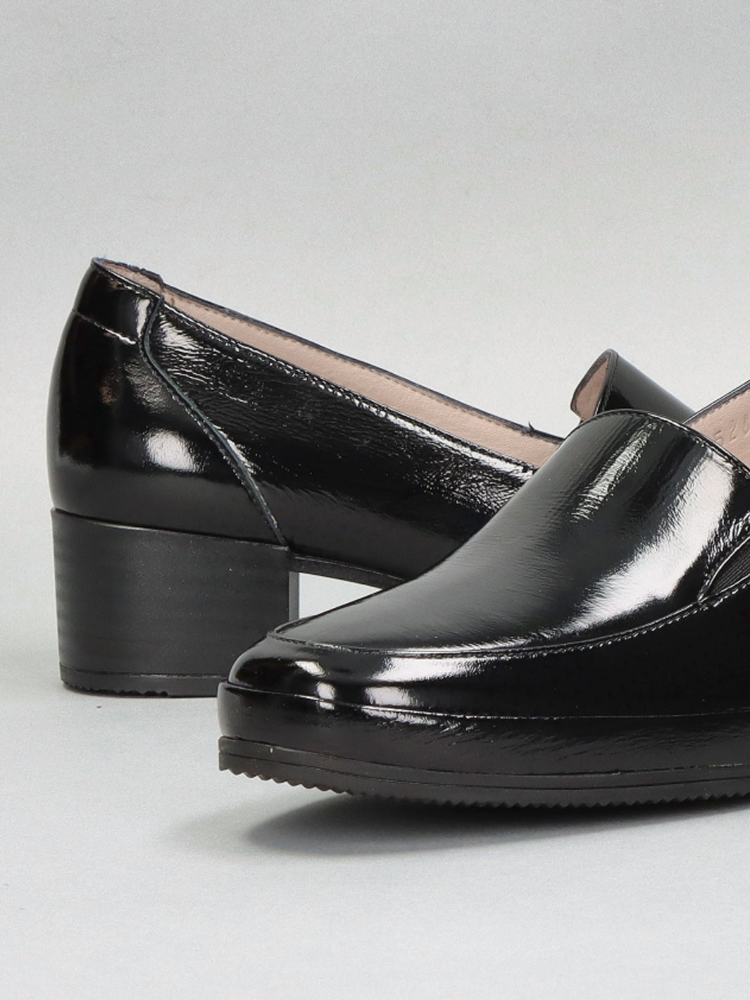 LEATHER LOW SHOES - BLACK