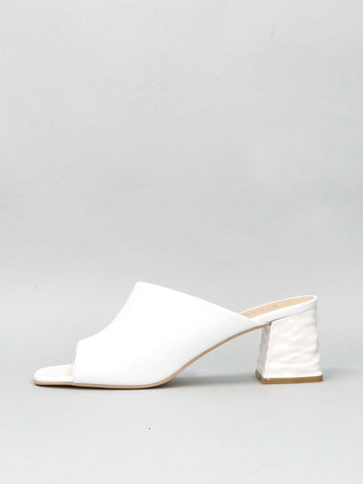 LEATHER SLIPPERS - WHITE