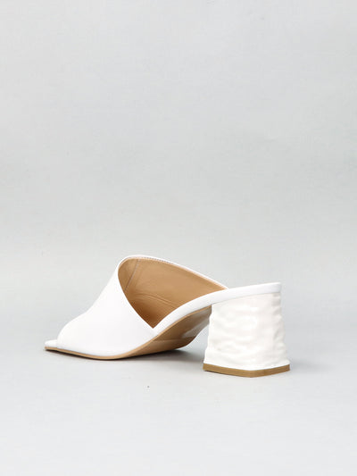 LEATHER SLIPPERS - WHITE