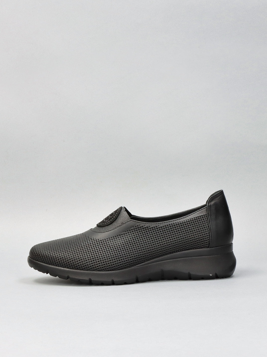 LEATHER LOW SHOES - BLACK