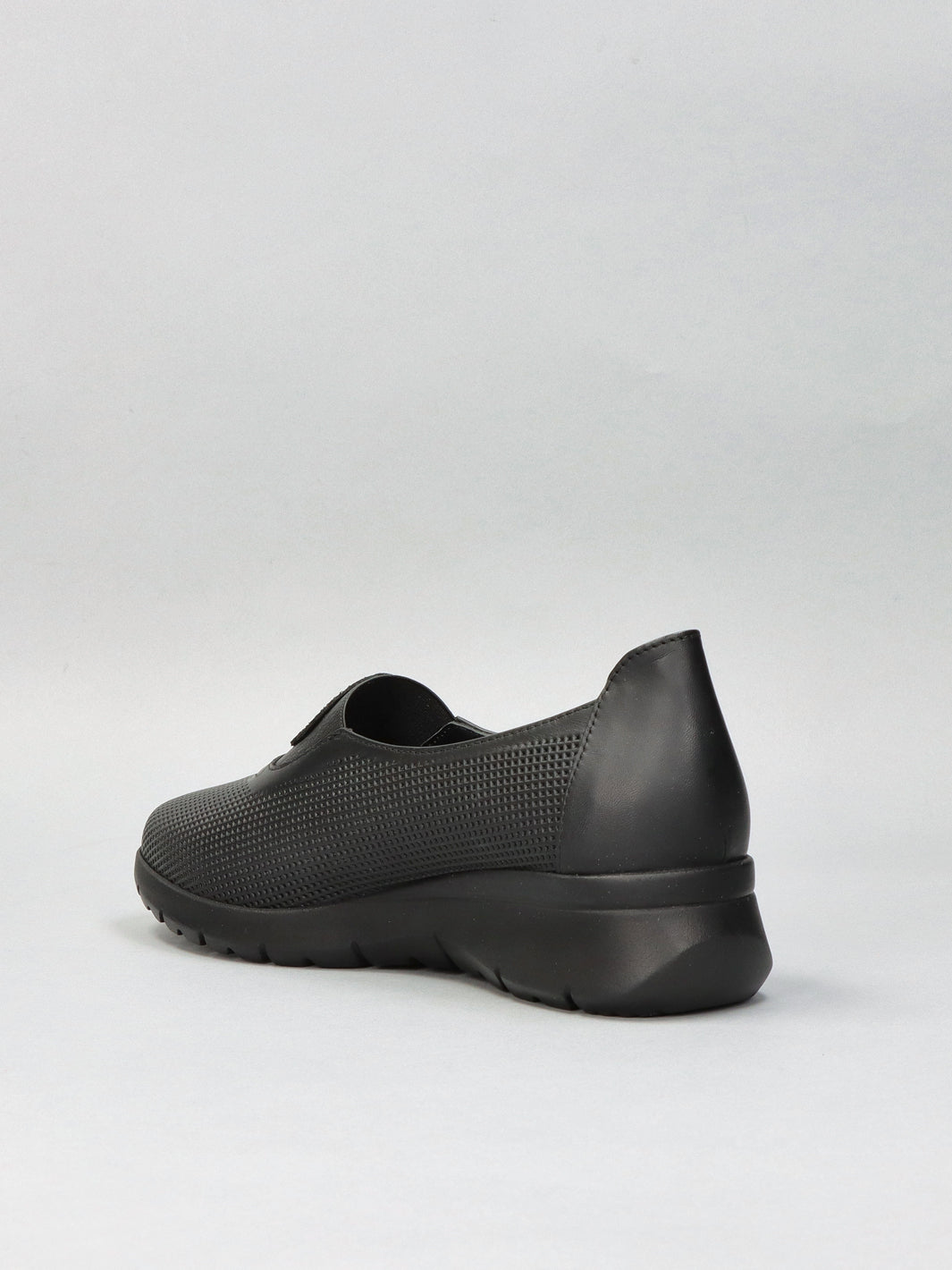 LEATHER LOW SHOES - BLACK